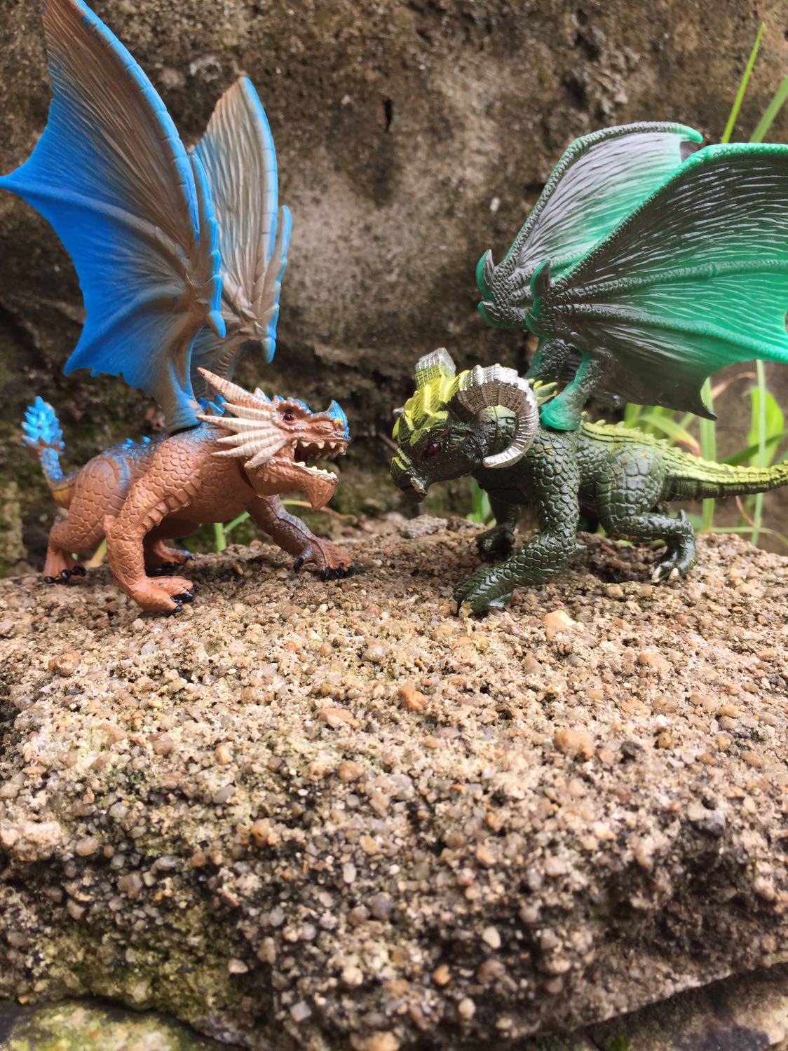 Khủng long đúng mô tả, nhìn cực kì sinh động, rất hài lòng về hàng nhận được .