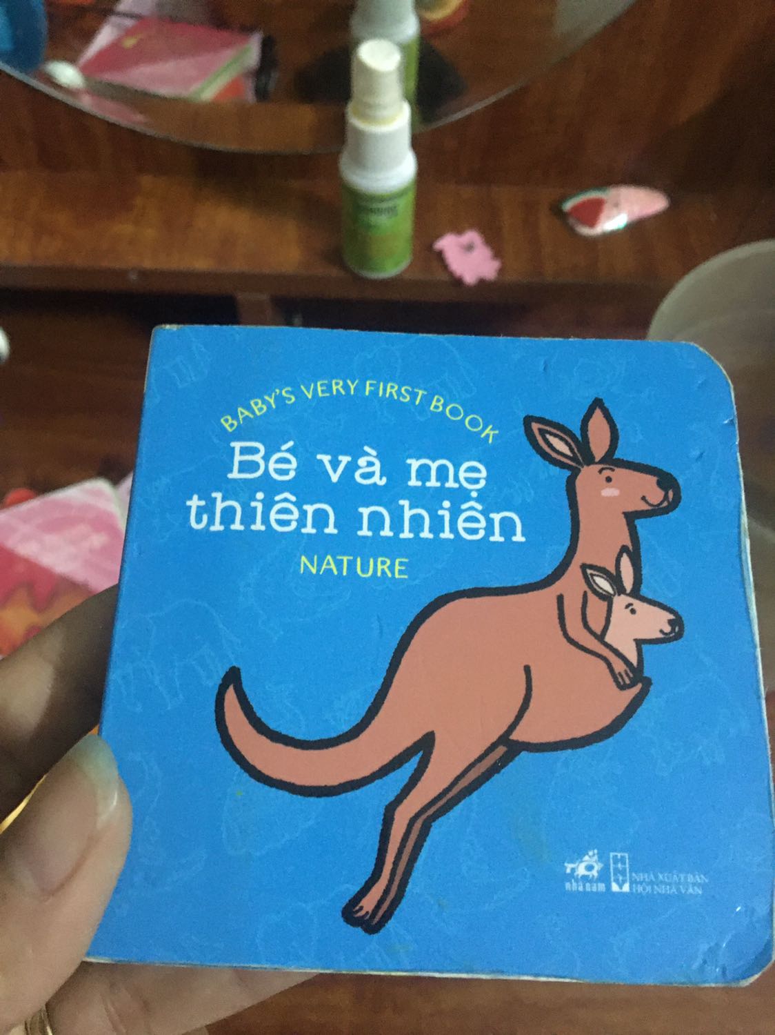 Sách đẹp, mình rất thích, sản phẩm đóng gói chắc chắn, hình ảnh chỉ mang tính minh hoạ, giao hàng nhanh, bé nhà mình rất thích