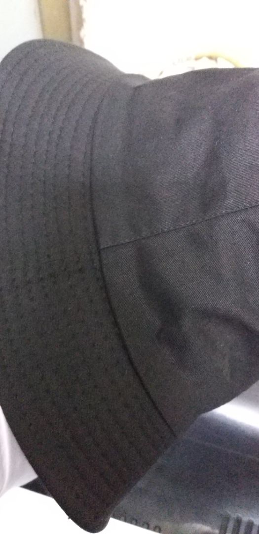 mũ trông tạm được, giá rẻ nên đội sẽ nóng