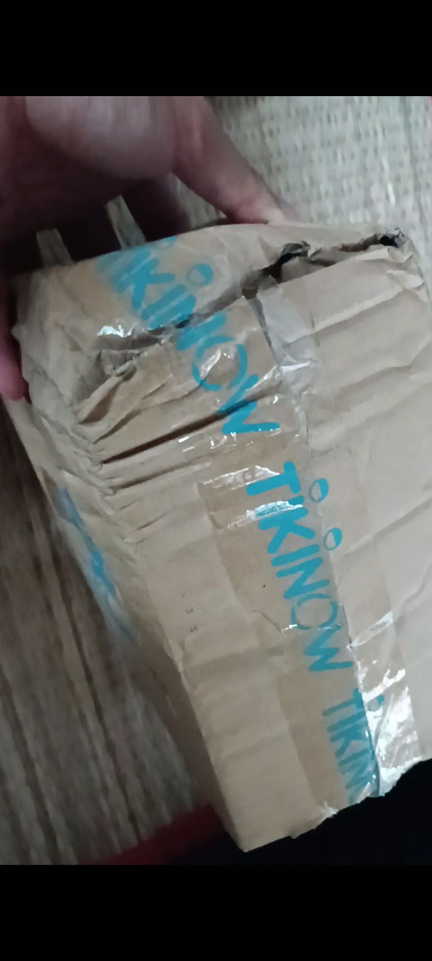 sản phẩm có tem chống giả, thành phần đầy đủ, shop đóng gói tốt. khi sử dụng mát lạnh cảm giác rất thú vị. 
góp ý bên giao hàng hộp bị móp méo rất nhiều, may là k ảnh hưởng gì. mong tiki cẩn thận khâu vận chuyển hơn sản phẩm có tem chống giả, thành phần đầy đủ, shop đóng gói tốt. khi sử dụng mát lạnh cảm giác rất thú vị. 
góp ý bên giao hàng hộp bị móp méo rất nhiều, may là k ảnh hưởng gì. mong tiki cẩn thận khâu vận chuyển hơn