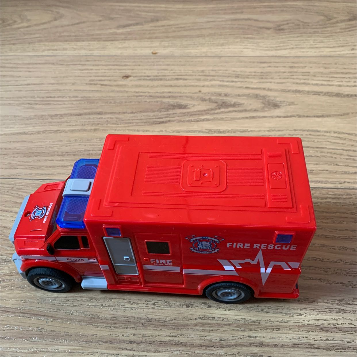 Nhận sản phẩm sớm hơn dụ kiến. Nhân viên giao hàng của tiki rất vui vẻ và nhiệt tình. Độ hoản thiện sp tốt. Các bé rất thích