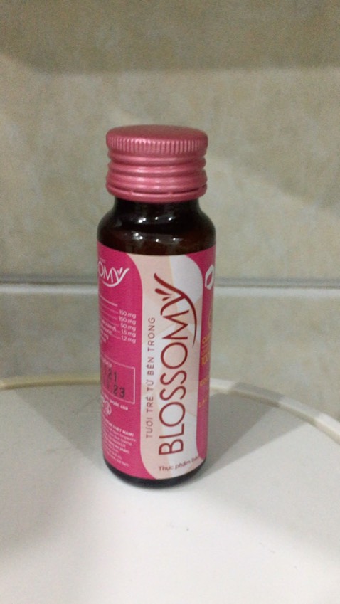 Nước dễ uống, mùi thơm, uống 2 ngày là thấy ngủ ngon hẳn hay do mình bình thường cũng dễ ngủ rồi nhỉ? Uống 9 ngày thì thấy thèm đồ ăn, nhanh đói! Hiệu quả đẹp da thì chưa thấy chắc do mới dùng ít ngày! Hy vọng hiệu quả và không có tác dụng phụ để uống lâu dài và thường xuyên! Nếu có tác dụng đẹp da thì sẽ quay lại đánh giá tiếp!