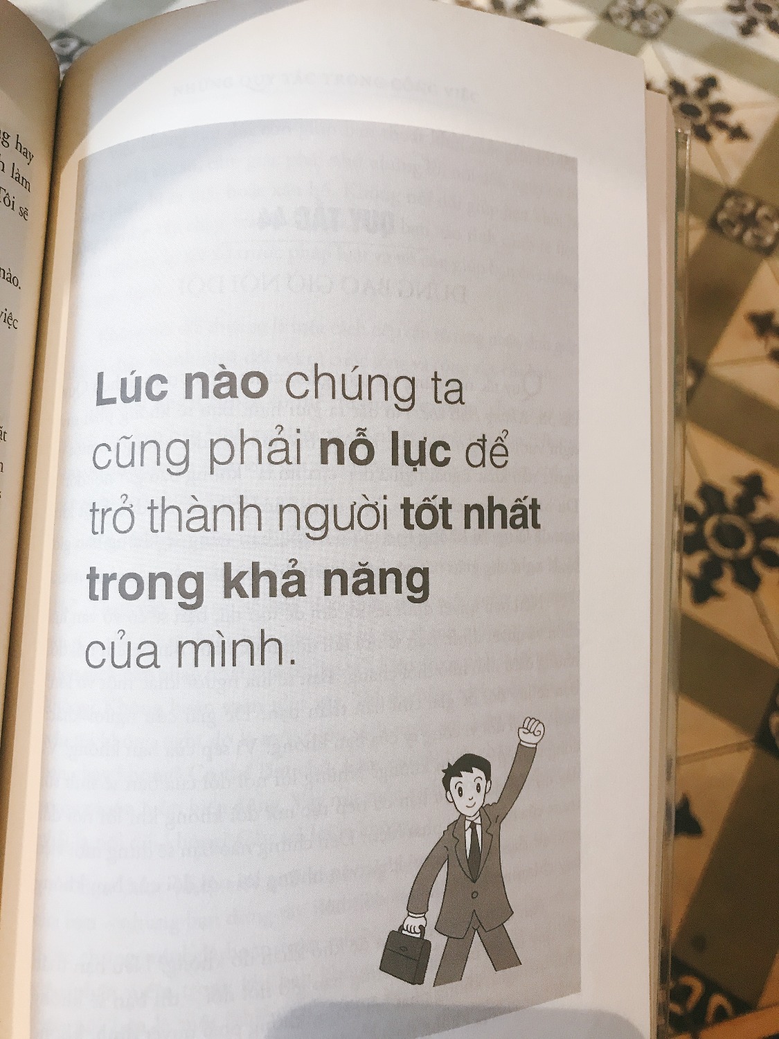 Một cuốn sách cực kỳ hay & thực tế, tuy nhiên quá trình rèn luyện để thực hành các quy tắc này chắc sẽ khá vất vả (mình nghĩ đôi khi còn phải phụ thuộc cả vào những tính cách bẩm sinh của từng người). Dù thế nào, đây cũng là những quy tắc mọi người đều nên biết để điều chỉnh bản thân. Trên tất cả, cuốn sách cũng luôn nhắc lại: tài năng & sự chân thành luôn là mấu chốt để đi đến thành công của mỗi người.