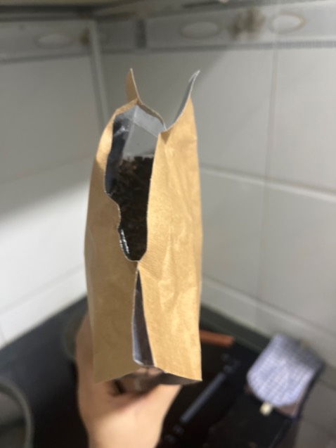 Trà ok, mình k rành thưởng trà nên k đánh giá nhiều. Sh đóng gói sạch đẹp, nhưng mong sh lưu ý thêm phần túi zip, nên để túi zip để mn dễ bảo quản ạ. Chứ như bao này thì mở ra là k zip lại, sẽ bị bay mất mùi trà