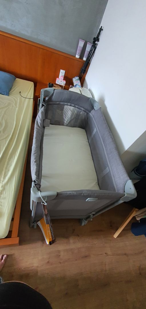 tiki giao rất nhanh nha. chất lượng của cũi joie thì khỏi bàn 😊