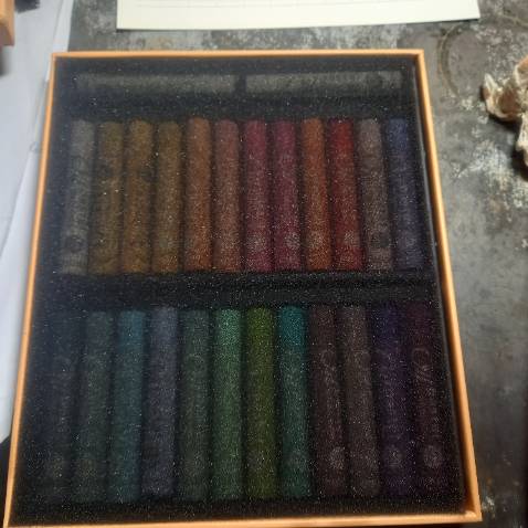 Mua xong chỉ tự hỏi sao bản thân mình không mua loại 48 màu thôi hehe