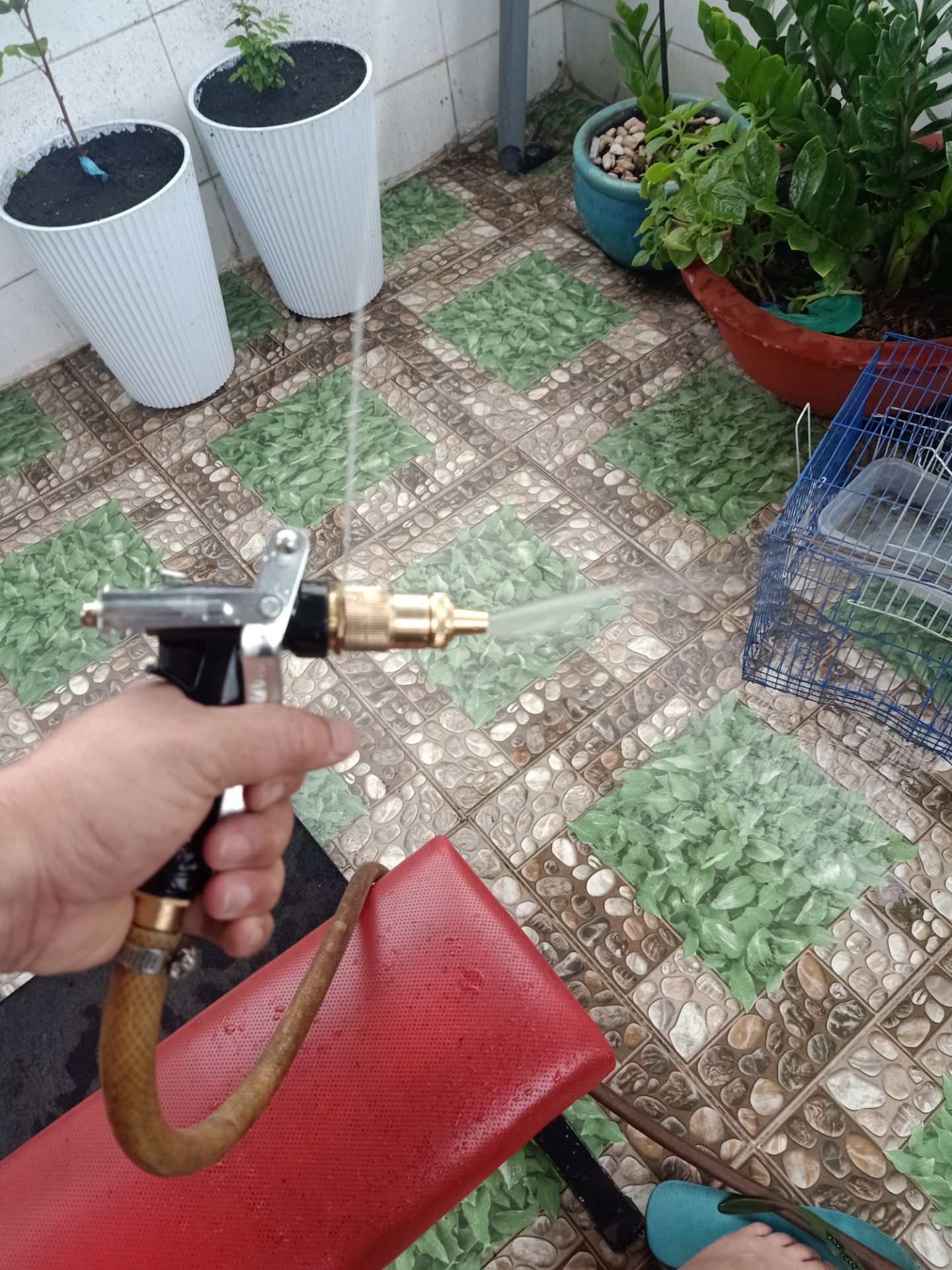 đồ dỏm mua về vất đi luôn ko Sài đc, gắn vào xịt còn yếu hơn lúc chưa gắn, ko biết shop có cho trả lại ko