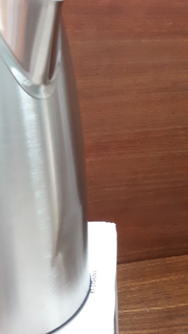 Vỏ hộp thì móp méo, cái bình đun siêu tốc inox cũng móp luôn!!!! Mình muốn đổi lại hàng thì phải làm sao đây trong lúc giãn cách theo CT16 đi lại khó khăn như này? Sao mọi người không kiểm tra hàng kỷ 1 chủt trước khi giao đến khách hàng ?????