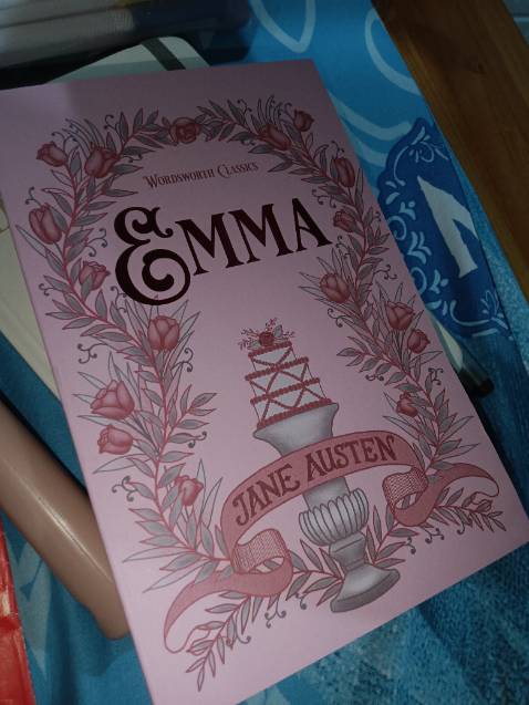 xinh lắm , bìa chất hơi lạ:))) với móp xíu thh