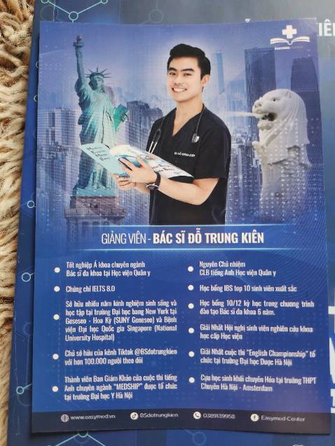 Sách rất phù hợp cho các bạn muốn tìm hiểu thêm về thuật ngữ y khoa để tăng điểm thi tiếng Anh hoặc các bạn đang mới bắt đầu học ngành y hoặc muốn tìm hiểu thêm về tiếng Anh y khoa. Sách trình bày đơn giản, có hình minh họa và dễ hiểu.