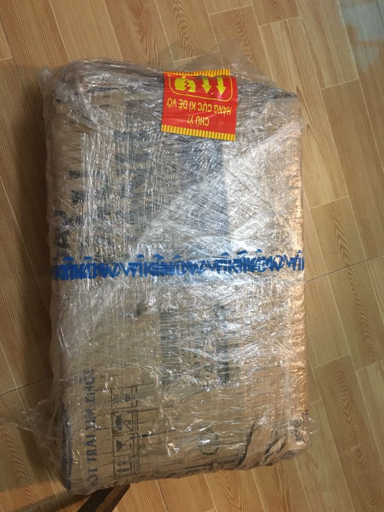 Đóng gói cận thận, đóng tận 3 lớp lận. Hạn dài, giao hàng siêu nhanh, đặt hôm qua mà giờ đã nhận được rồi. Shiper thân thiện!!! ^^