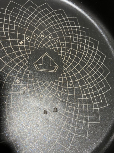 Quá tệ cho 1 sản phẩm như này . Rán cá đúng 1 lần thì bong . Không chấp nhận được . Không bằng chảo 280k. Không nên mua