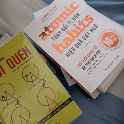 Sách tuyệt, tuy nhiên mình đánh giá phần dịch thuật chưa đạt so với bản gốc lắm, khựng ở vài chỗ. Nhìn chung là đáng mua, đáng đọc nếu yêu cầu của bạn không quá cao.