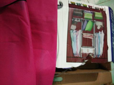 thật không hài lòng. Hộp tủ bị rách, màu giao không đúng sản phẩm đã đặt, túi đựng chốt đã bị mở rách và thiếu chốt gắn. Bây giờ không ráp tủ được ạ. Mong được hỗ trợ đổi trả.