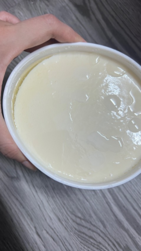 Sau hơn 1 tháng làm thì mình vẫn có bữa tách nước bữa không, nói chung cũng tiện 
Nhưng cái đáng nói nhất ở đây là tách nước như v nên mình làm được sữa chua Hy Lap , phải nói ngon xuất sắc
Ai mà làm bị hư hay tách nước thì mua miếng vải lọc về làm sữa chua Hy Lạp luôn nhé, vừa bổ vừa rẻ, béo ngậy ăn đã lắm