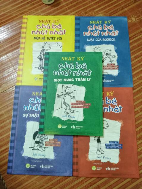 Gói hàng ổn nhưng có hai cuốn bản in bị lỗi , mờ
