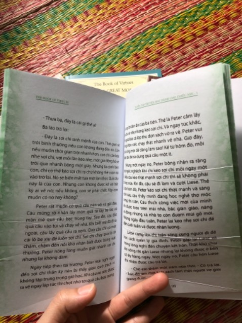 Sách của First News trước nay vẫn luôn trình bày rất đẹp, mỏng nhẹ dễ dàng mang theo đi bất cứ đâu. Chất lượng giấy, mực in cũng rất tốt. Lần này chỉ có 1 lỗi nhỏ bị nhăn giấy vài trang thôi, không ảnh hưởng gì nhiều. Món quà nhỏ cho các bé đã hoàn thành tốt năm học. Cả nhà đều hài lòng. Sách của First News trước nay vẫn luôn trình bày rất đẹp, mỏng nhẹ dễ dàng mang theo đi bất cứ đâu. Chất lượng giấy, mực in cũng rất tốt. Lần này chỉ có 1 lỗi nhỏ bị nhăn giấy vài trang thôi, không ảnh hưởng gì nhiều. Món quà nhỏ cho các bé đã hoàn thành tốt năm học. Cả nhà đều hài lòng.