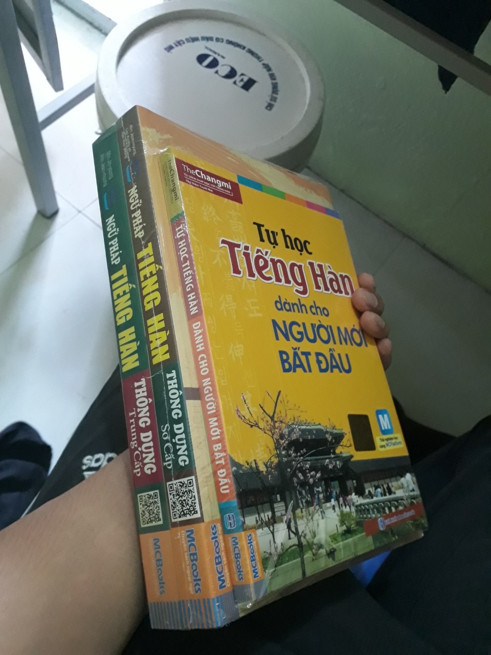 Cảm ơn tiki nhiều. Tiki ko cần phải quảng cáo nhiều bởi vì chất lượng sản phẩm và đội ngũ suport quá OK. Cảm ơn nhà xuất bản rất nhiều.