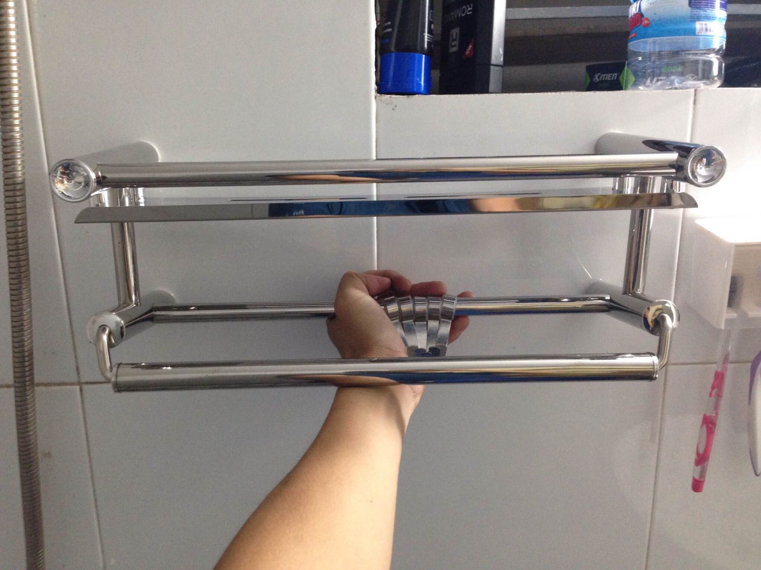 Chẳng lẽ chê sao shop giao hàng nhanh thế ạ. Mua tận 3 chiếc. Gắn mới 2 chiếc thui. Miếng dán chắc chắn nhé. Hàng đẹp. Nên mua ạ. Đóng gói chắc chắn và giao hàng siêu nhanh ạ. Cảm ớn shop nhiều nhé❤️❤️❤️