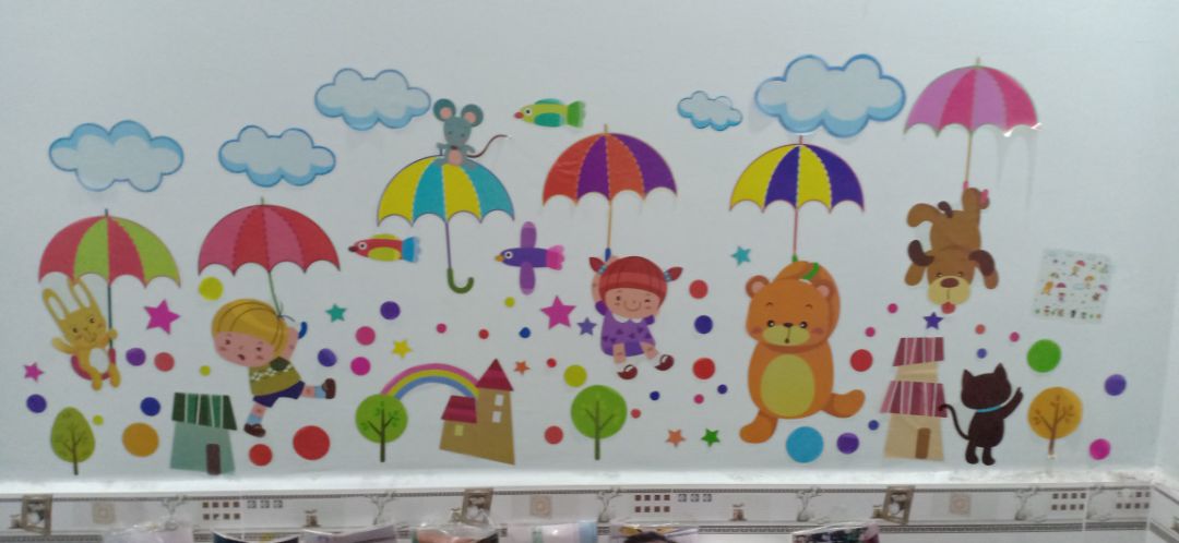 thằng bé nhà em thích lắm luôn ạ giao nhanh mà dán lên đẹp lắm ạ ?