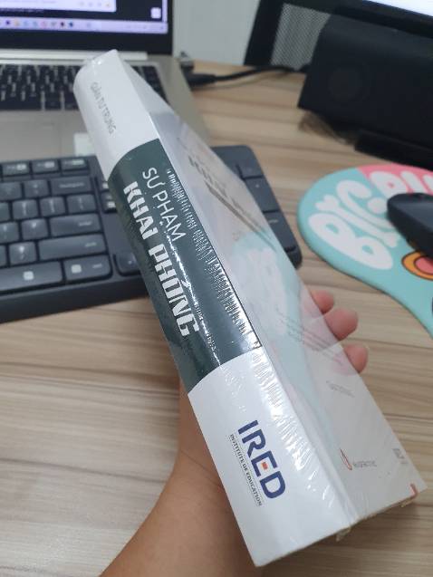 Sách giao còn mới, được bọc kiếng, đọc qua 1 vài trang thôi nhưng thấy đây là cuốn sách cần thiết không chỉ cho các nhà giáo, mà còn cho các bậc cha mẹ và những ai quan tâm đến giáo dục.