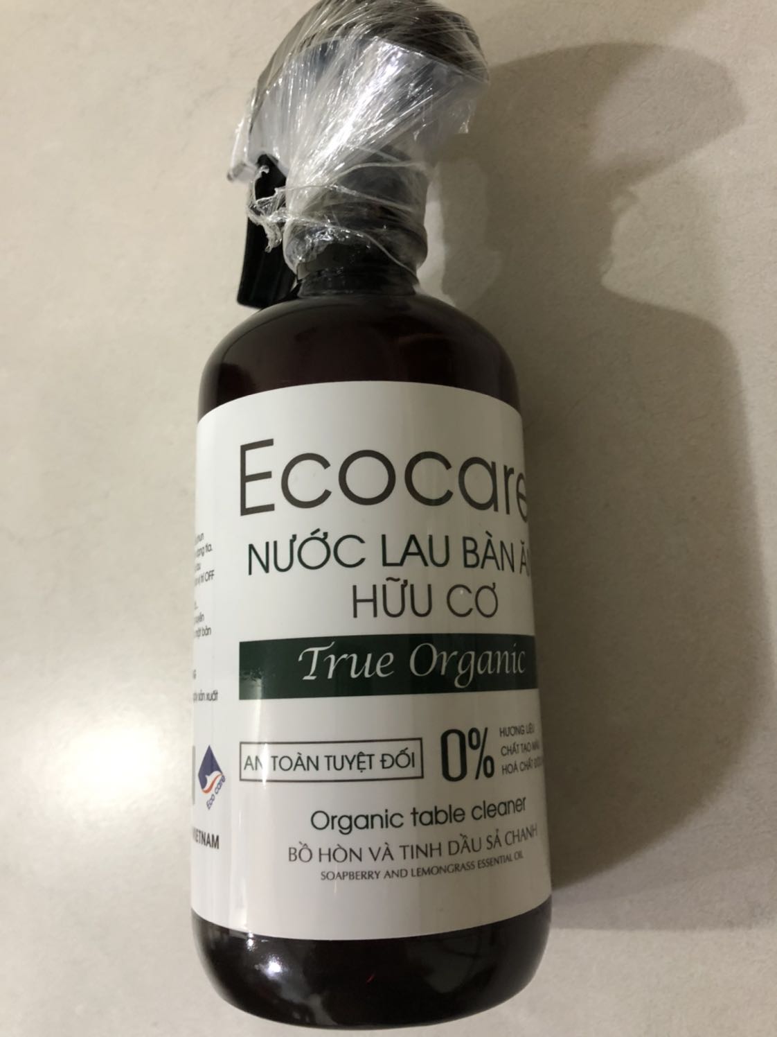 Tiki đóng gói cẩn thận & kỹ càng, bao bì thiết tế kế đẹp, sang trọng, mùi hương dễ chịu, nắp xịt dễ sử dụng, nhưng lúc sử dụng vẫn bị nước ra tay.
Còn tác dụng thì mình ko biết vì ko kiểm tra đc, chỉ là cảm tính thôi.
Xài tốt thì mình sẽ tiếp tục ủng hộ thương hiệu này.