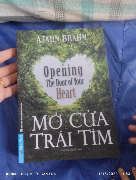 Rất không thích những câu chuyện nhạt nhẽo trong cuốn sách. Đặc biệt là câu chuyện Buông bỏ cảm giác tội lỗi. Tác giả mở đầu câu chuyện, nêu vấn đề rồi kết thúc câu chuyện mà ko có bất kỳ cách giải quyết vấn đề nào được nêu ra. Thật phí tiền cho 1 cuốn sách như vầy.