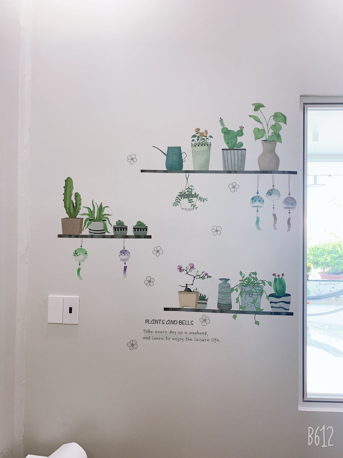 Dễ dán, lúc dán nên vuốt 1 chiều theo góc 45 độ; lớp keo dính khá dễ tách ra, nếu dán lệch có thể dán lại, mình không dùng thước nên dán chưa thẳng lắm nhưng cũng đẹp r :v