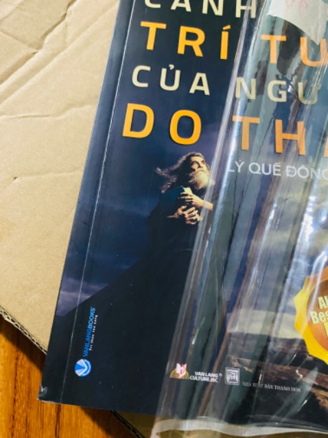 Sách gồm nhiều tip nhỏ 2-3 trang, dễ đọc.
Tikicare bọc sách tạo nếp gấp ở lề bìa sách, một mặt nhiều sóng lồi.