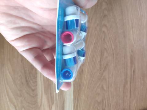 Chuẩn máy Oral B dùng rất thích, cước mềm vừa đủ, giá hợp lý, mình cứ 3 tháng thay 1 lần nên mua vài bộ dùng dần. Đóng gói cẩn thận, giao hàng nhanh. Hài lòng