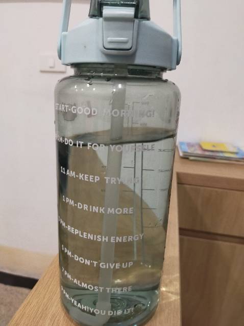 To, đẹp & chắc chắn  Lắp ống hút hơi khó & khách ko đc chọn sticker đi kèm