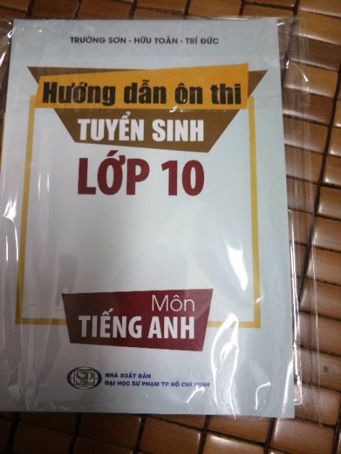 Phù hợp cho thi tiếng Anh vào lớp 10 tphcm. Nhưng không có đáp án.