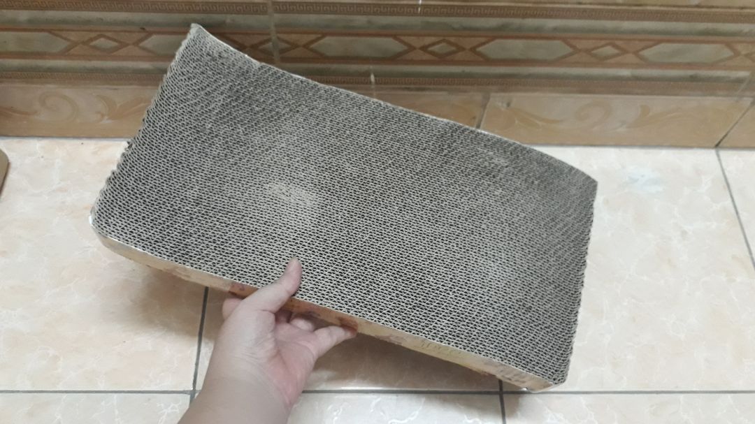 Bàn cào vừa vặn, chắc chắn. Shop đóng gói rất kỹ