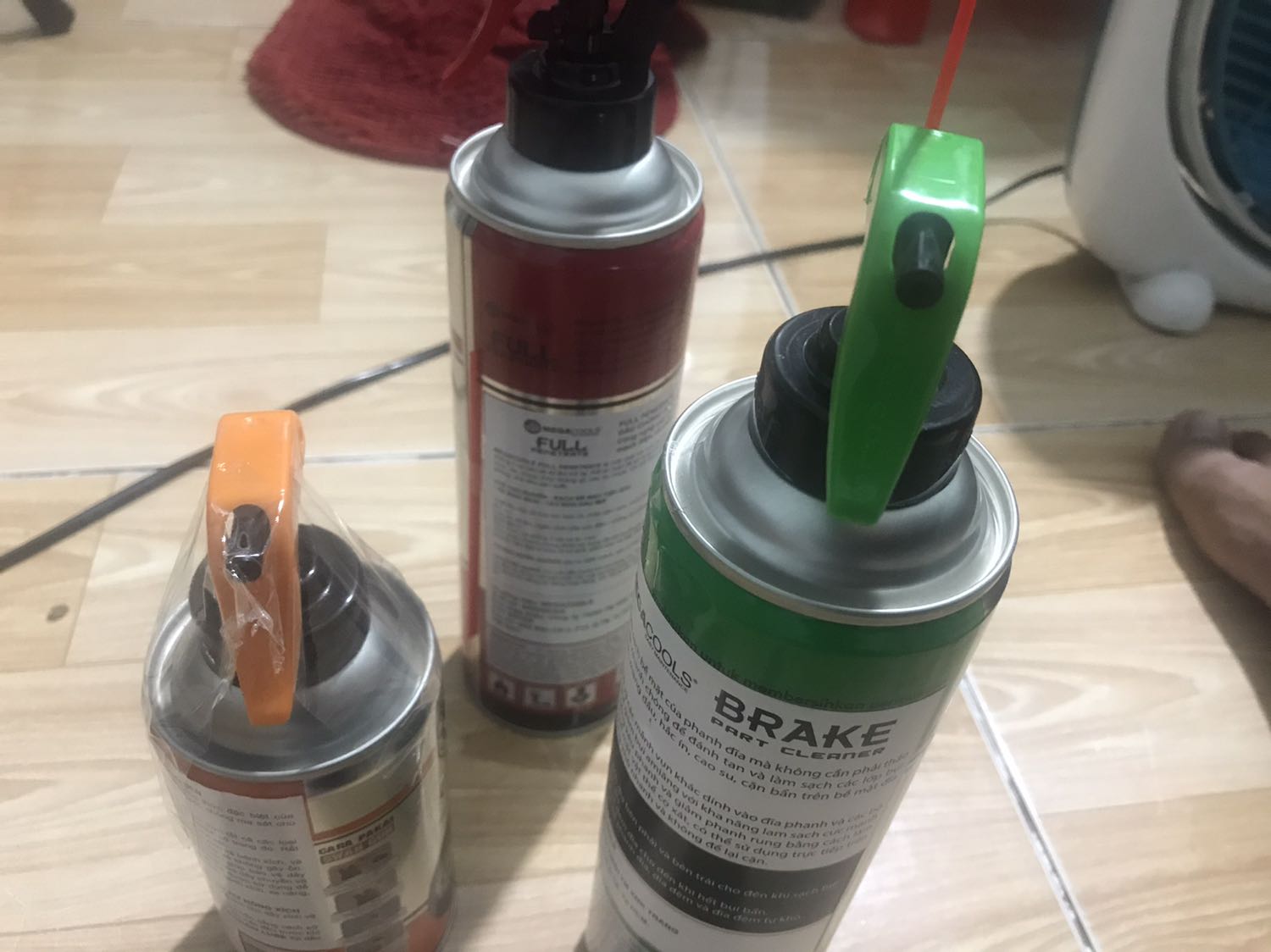 Sản phẩm bị cấn móp nhẹ.