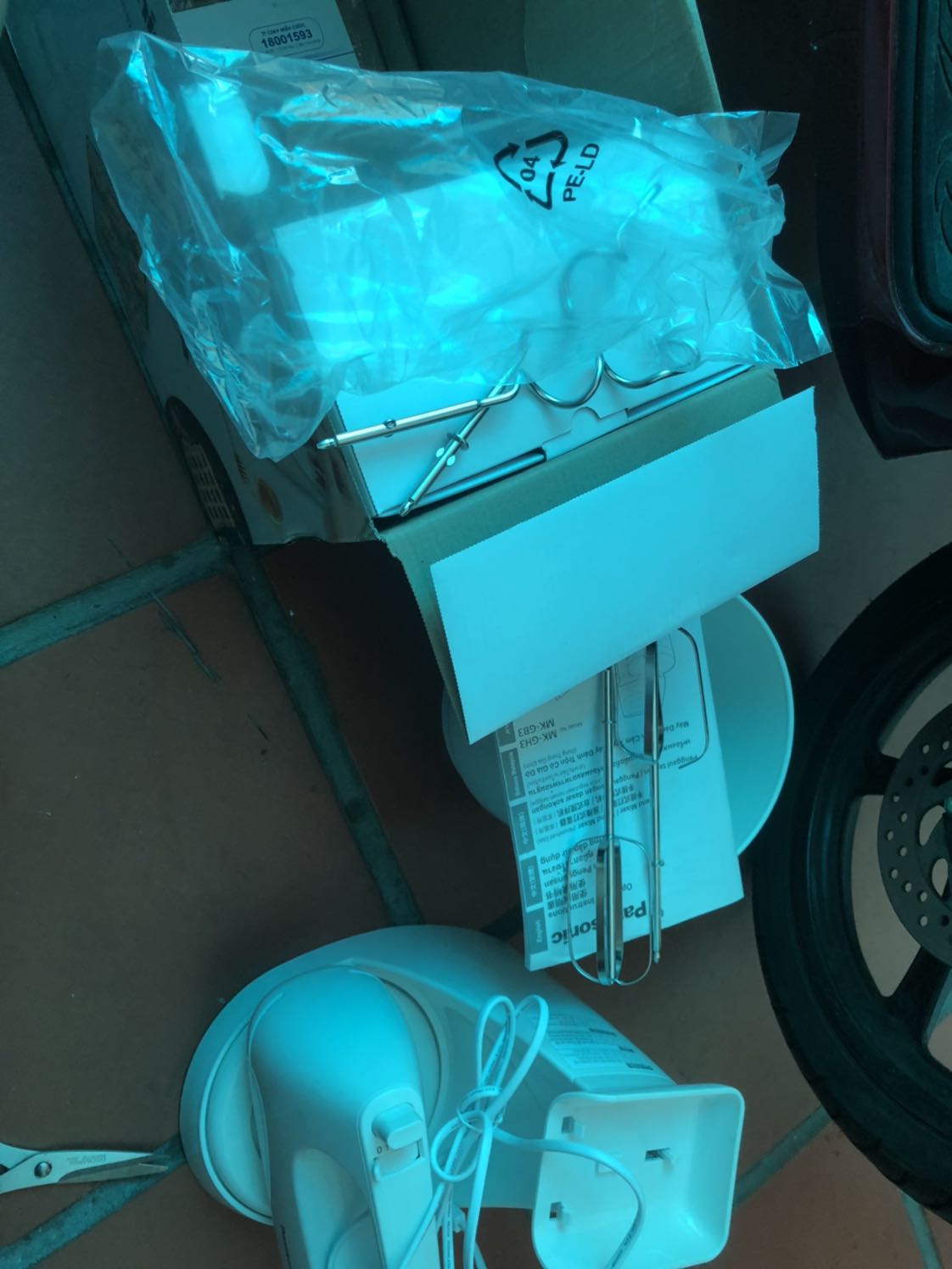 Mới nhận được hàng sáng nay nhưng cây đánh trứng bị gãy, giờ phải đổi ở đâu hay liên hệ với ai để được giải quyết ạ. Cám ơn