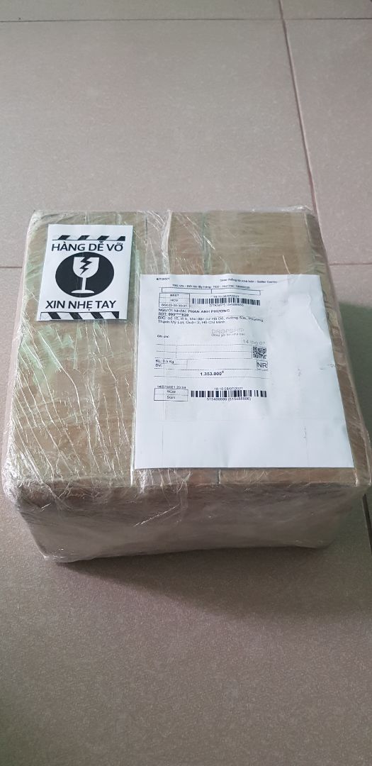 SẢN PHẨM:
- Kích thước: hơi nhỏ so với mình nghĩ.
- Chất lượng: đúng mô tả, đẹp, tinh xảo, good!
VẬN CHUYỂN:
- giao hàng nhanh.
- điểm trừ là bên shiper xếp đồ quá nhiều, chèn móp méo thùng đồ của mình và bẩn.
☆ nhưng mình vẫn cho 5 sao vì shop tư vấn nhiệt tình!!!