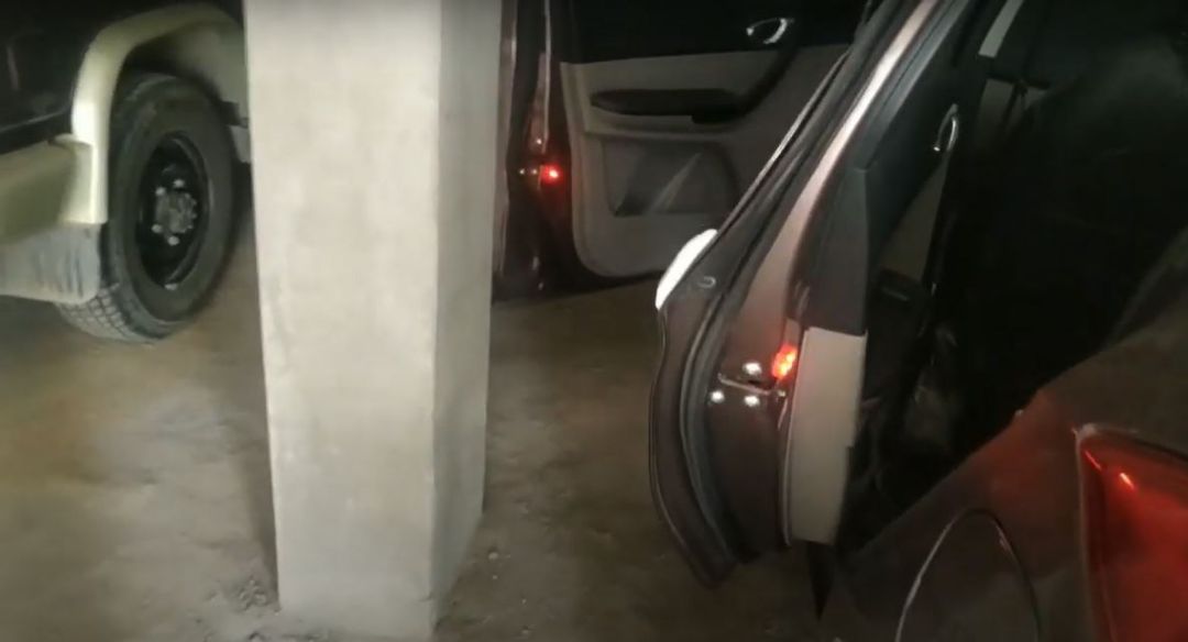 đèn nhỏ gọn, không bị cộm khi gắn cửa xe, mở cửa xe đèn tự động nháy luôn. tiện phết. ok nhé shop