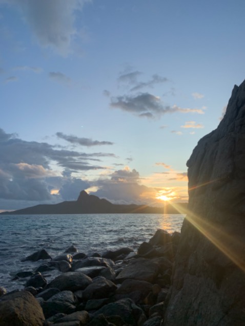 Mình mua với giá sale cực hời, dán mụn này hơi dày nên chỉ dùng được cho ban đêm, bám cũng khá chắc, gom cồi mụn khá ổn áp, không quá thần thánh nhưng với giá này thì đã quá ok rồi Mình mua với giá sale cực hời, dán mụn này hơi dày nên chỉ dùng được cho ban đêm, bám cũng khá chắc, gom cồi mụn khá ổn áp, không quá thần thánh nhưng với giá này thì đã quá ok rồi