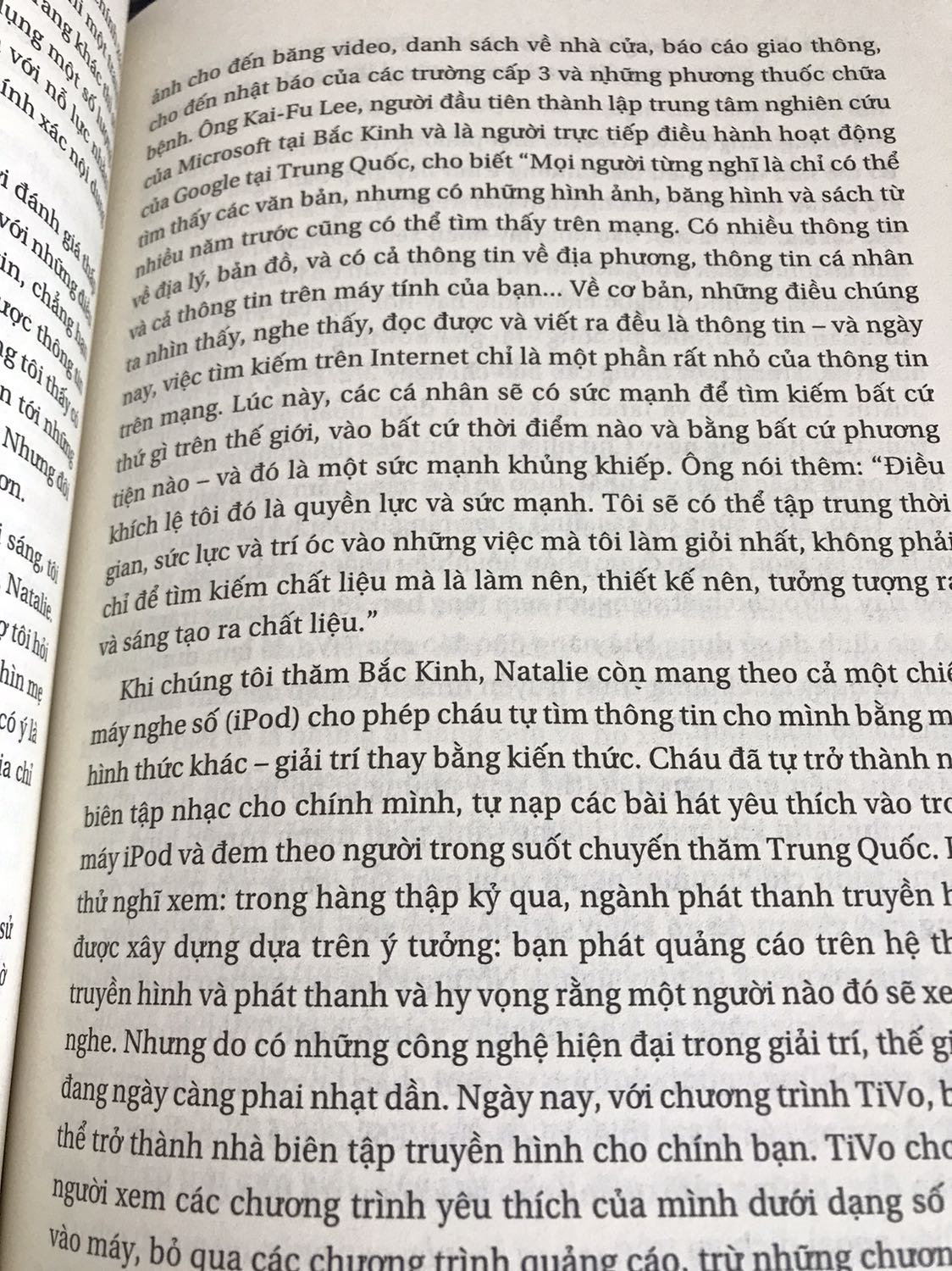 Sách hay, nó bao quát hết nhg điều mình thắc mắc về tk21 và về trước nữa, sách này xuất bản lâu r, nhưng đến nay mới đọc. Tuy v kiến thức trg sách vẫn ko cũ so vs nền kinh tế vn bây h. À mà nhiều tên nhân vật, có lẽ bạn nào có hiểu biết chút về nền kinh tế toàn cầu đọc sẽ dễ hiểu hơn, hông thì mb ngồi search gg cả nửa buổi á:))))))