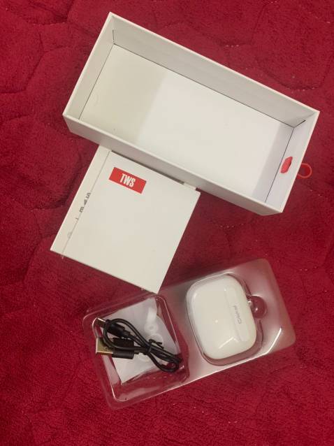 Giao hàng đúng với mô tả quảng cáo từ shop.

Sản phẩm kết nối rất ổn định,nghe nhạc ấm & êm tai.Gọi điện to, rõ ràng.

Chất âm tốt, chống ồn tốt.

Thiết kế đẹp, màu sắc khá sắc nét.

Đóng gói cẩn thận và giao hàng nhanh

SP có độ hoàn thiện cao, chất lượng tốt, mua từ gian hàng chính hãng FIRO nên luôn yên tâm về chất lượng cũng như dịch vụ hẫu mãi từ hãng.