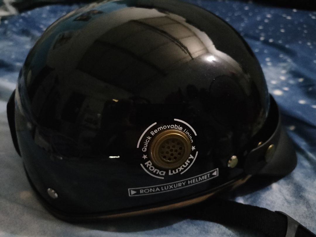 nón y hình , hơi to so với mik 
giao hàng nhanh nói chung phù hợp với giá tiền