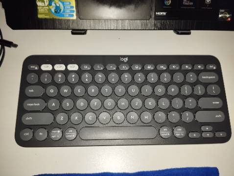 Hàng giao nhanh trong 2 ngày. Hơi nặng so với mình tưởng. Gõ êm và chắc. Kích thước cũng bằng bàn phím laptop của mình nên chuyển qua không phải mất thời gian làm quen.