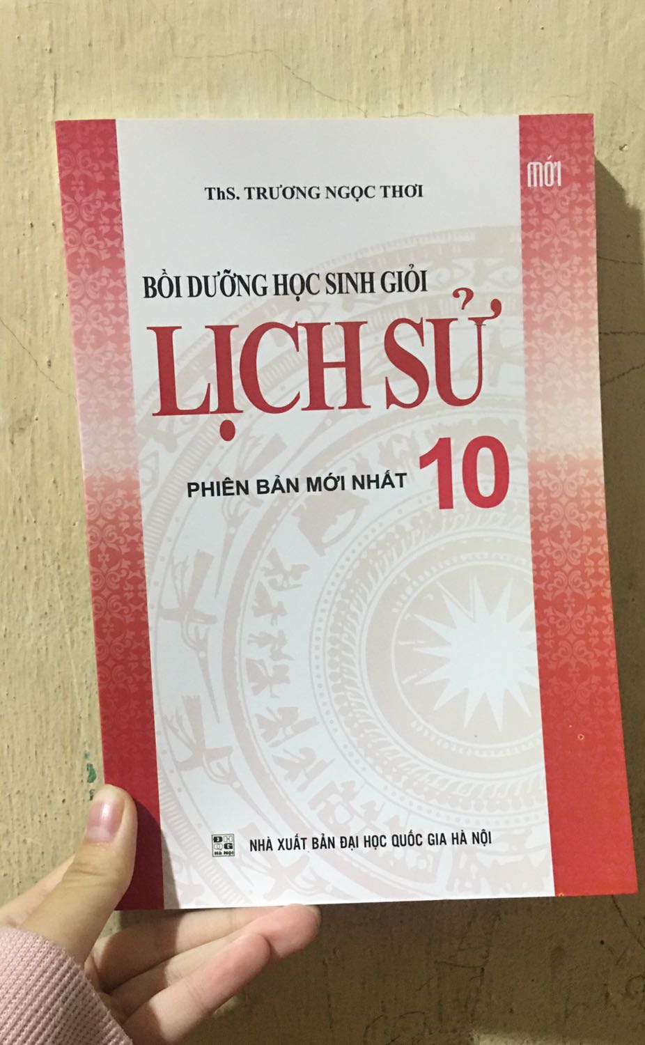 Sách dùng khá hữu ích cho mấy bạn muốn thi hsg Lịch Sử như mình nha =))