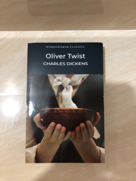 Sách đẹp và mới. Nhà bán gói sách rất cẩn thận. Mình được tặng voucher giảm giá nữa. 10 sao cho shop