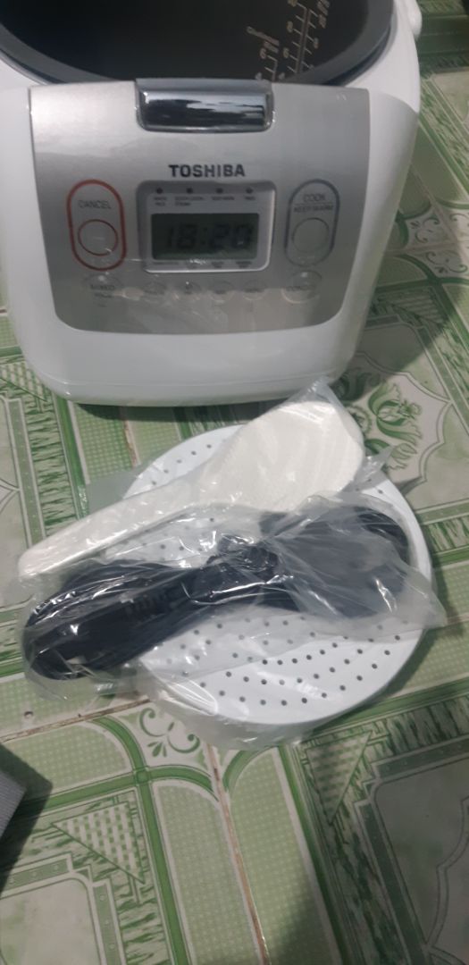 Cảm ơn tiki đã mang cho mình một chiếc nồi xinh xắn. Đắn đo mãi giữa các nhà bán hàng về giá và dịch vụ, cuối cùng chọn Tiki. Chỉ sau một ngày đặt hàng đã có sản phẩm giao tận tay,không những thế còn gửi OTP nhận hàng để tránh giao nhầm hàng giá trị cao. Nồi nhìn rất cưng và đẹp. Lòng nồi thực sự rất dày so với các sản phẩm mình đã sử dụng. Hôm nay nấu bữa đầu tiên với gạo ST25 siêu ngon luôn. Khuyên dùng nha cả nhà Cảm ơn tiki đã mang cho mình một chiếc nồi xinh xắn. Đắn đo mãi giữa các nhà bán hàng về giá và dịch vụ, cuối cùng chọn Tiki. Chỉ sau một ngày đặt hàng đã có sản phẩm giao tận tay,không những thế còn gửi OTP nhận hàng để tránh giao nhầm hàng giá trị cao. Nồi nhìn rất cưng và đẹp. Lòng nồi thực sự rất dày so với các sản phẩm mình đã sử dụng. Hôm nay nấu bữa đầu tiên với gạo ST25 siêu ngon luôn. Khuyên dùng nha cả nhà