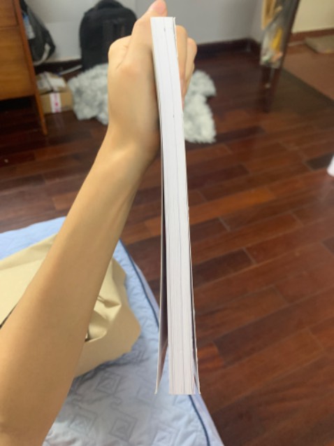 Sách cũ, mở ra còn bụi mà còn bị dơ phía sau nữa. Nội dung sách cơ bản có thể tìm thấy trên mạng, không có gì nổi trội hay kiến thức ngoài lề. Sách có màu, giấy in khá đẹp. Hối hận khi mua cuốn này