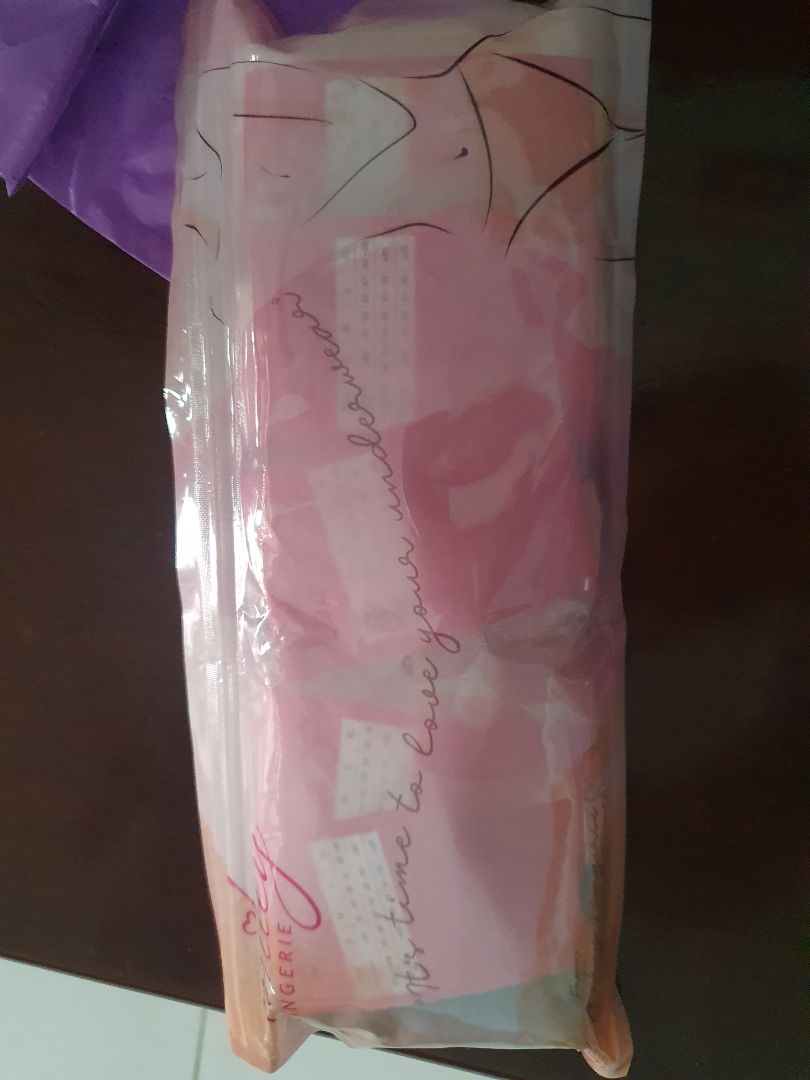 giao hàng nhamh ghê, hôm qua đặt sáng mai đã có, mua lần 2 ryi vì mặc rất thích, thoải mái.