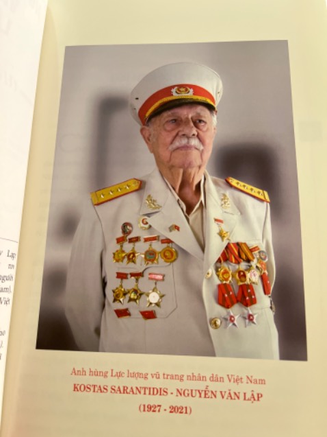 Hơn 600 trang và có cả trang in màu mà với giá là hơn 200k một chút thì thực sự là.. mua đi mọi người ơi !!!
Xem phóng sự về ông đã rất xúc động rồi mà đọc hồi ký thì thật sự quá tuyệt vời. Biết ơn sự hy sinh của ông và tình cảm của ông dành cho quê hương Việt Nam. 
Trân trọng và mong ông yên nghỉ!!