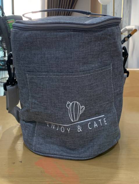 Giao hàng nhanh nồi khá cứng cáp làm nóng nhanh ncl chất lượngggg mong là dùng được lâu dài. màu sắc trầm xám nên sạch, bên trong giữ nhiệt tốt!!