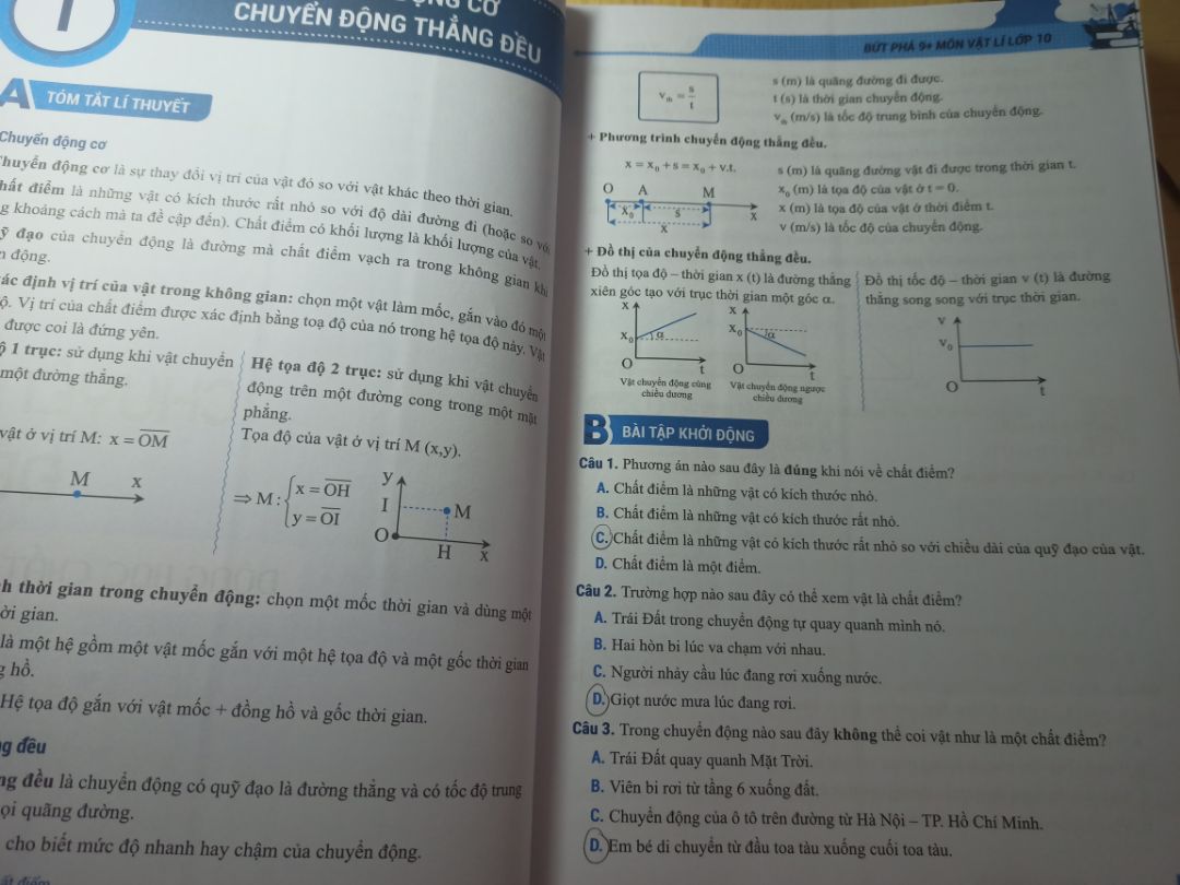 Sách có phân loại bài học rất chi tiết, tổng hợp đầy đủ kiến thức cơ bản và các dạng bài tập, có cả đề thi học kì. Nhưng cá nhân mình thấy bài tập hơi ít, mình hi vọng các đợt xuất bản sau tác giả sẽ cho thêm nhiều bài tập hơn